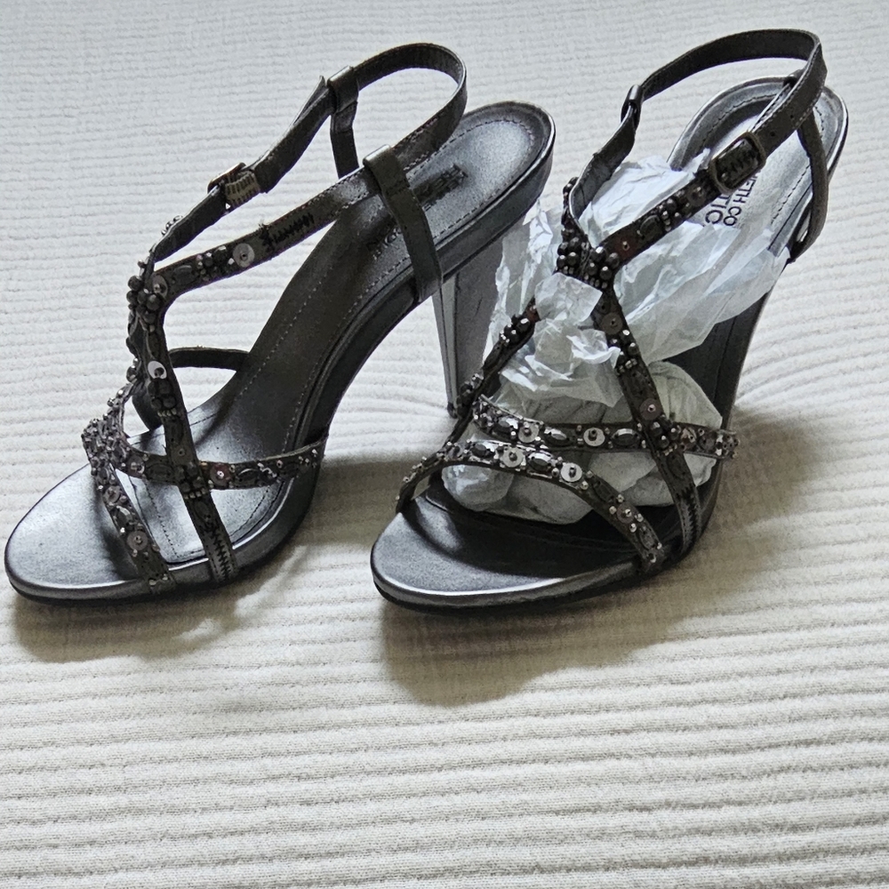 Kenneth Cole Reaction Pewter Strappy Sandals. Sz 7.5 M EUC